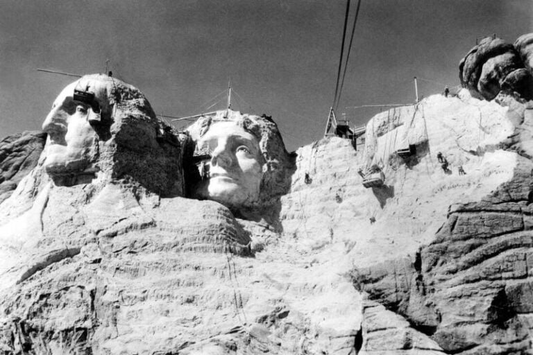 why was mount rushmore built