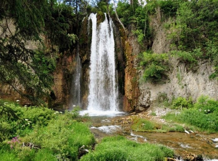 the waterfalls in spearfish canyon roughlock falls